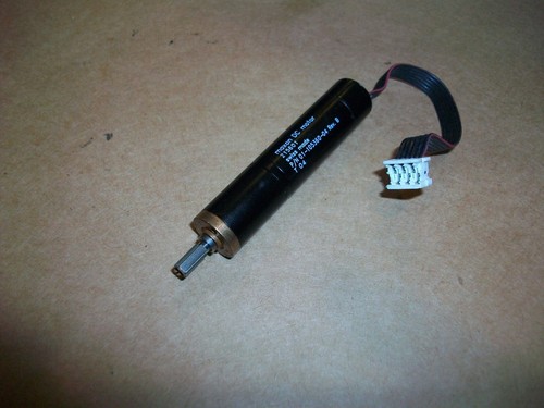Cabezal de engranajes miniatura VARIAN / Maxon motor de CC 215601 USADO - Imagen 2 de 4