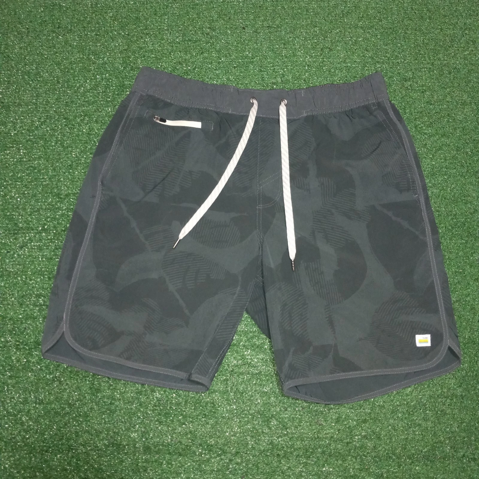 Vuori Banks Shorts Linerless Elastic Waist Pockets V330 Mens Medium