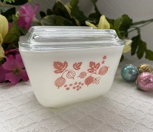 Vtg PYREX Pink Gooseberry Refrigerator Dish 501 With Lid Excellent