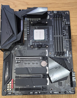 AMD Ryzen 7 5800X3D + Mainboard Gigabyte B550 Aorus Master