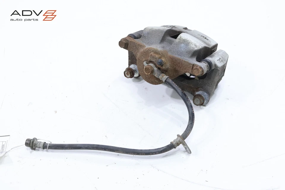 Pinza de freno del lado del pasajero delantero derecho Toyota Avalon 2019-2022 OEM Foto 3 de 4