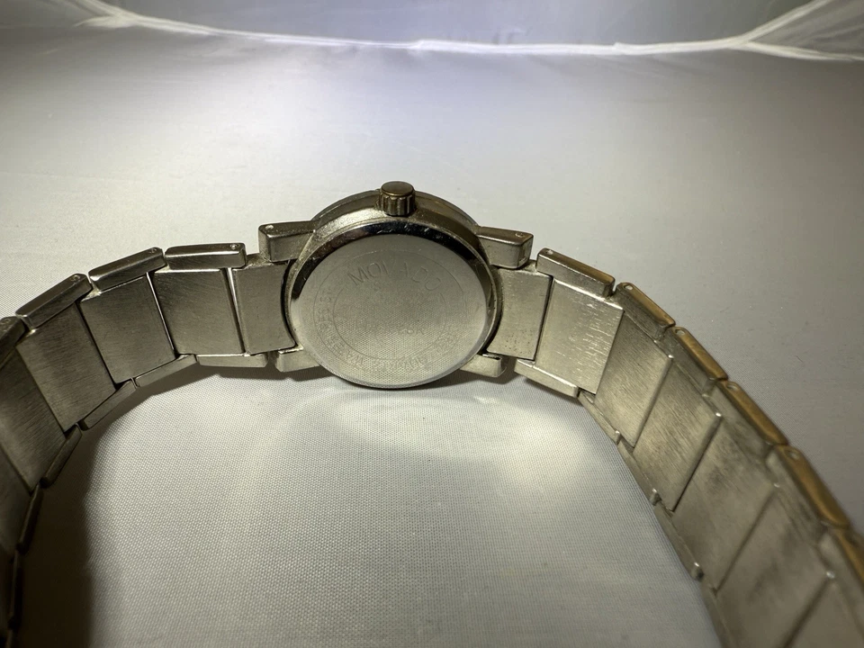 Reloj de cuarzo plateado resistente al agua Movado todo acero inoxidable T4A4028k Foto 4 de 4