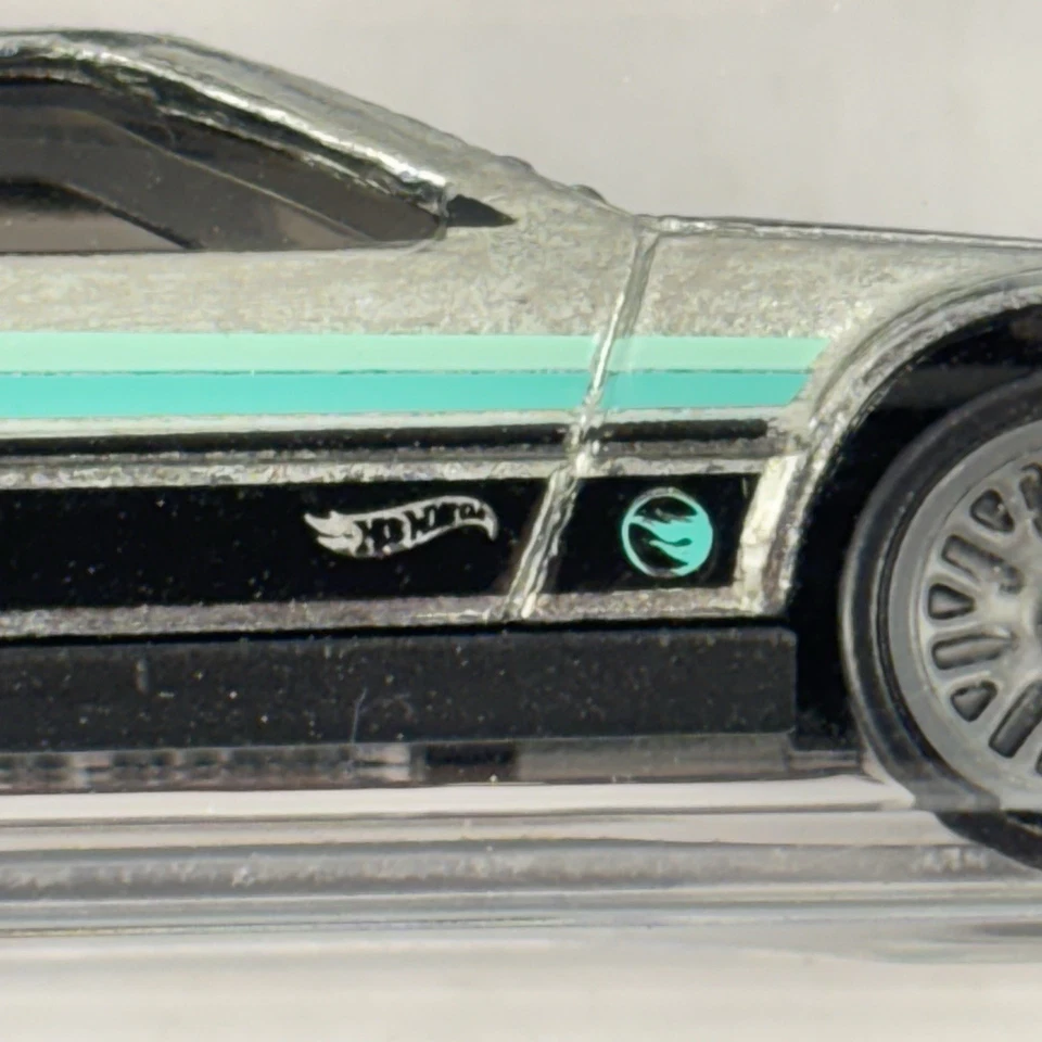 Hot Wheels DMC Delorean Silver Treasure Hunt HW на роликах металл 3/5 236/250 - Изображение 4 из 4