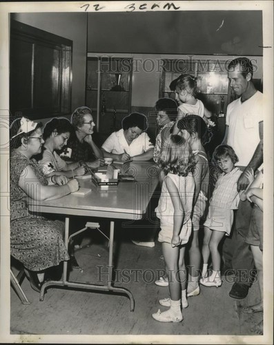 1961 Press Photo Hurricane Carla- Refugees, Freddie Nunez family at shelter.
