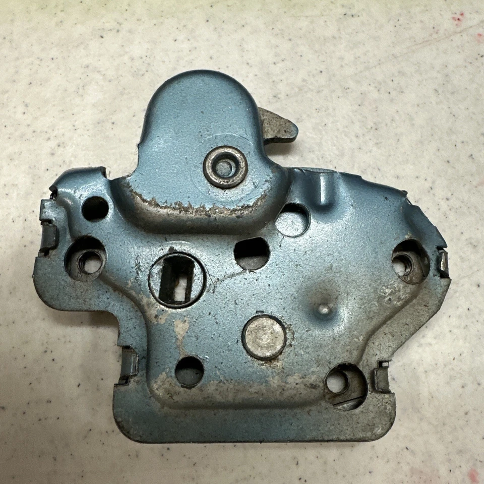 Lanzamiento de maletero 1969-70 - solo cierre eléctrico Buick Skylark #981491 nuevo de stock Foto 3 de 4