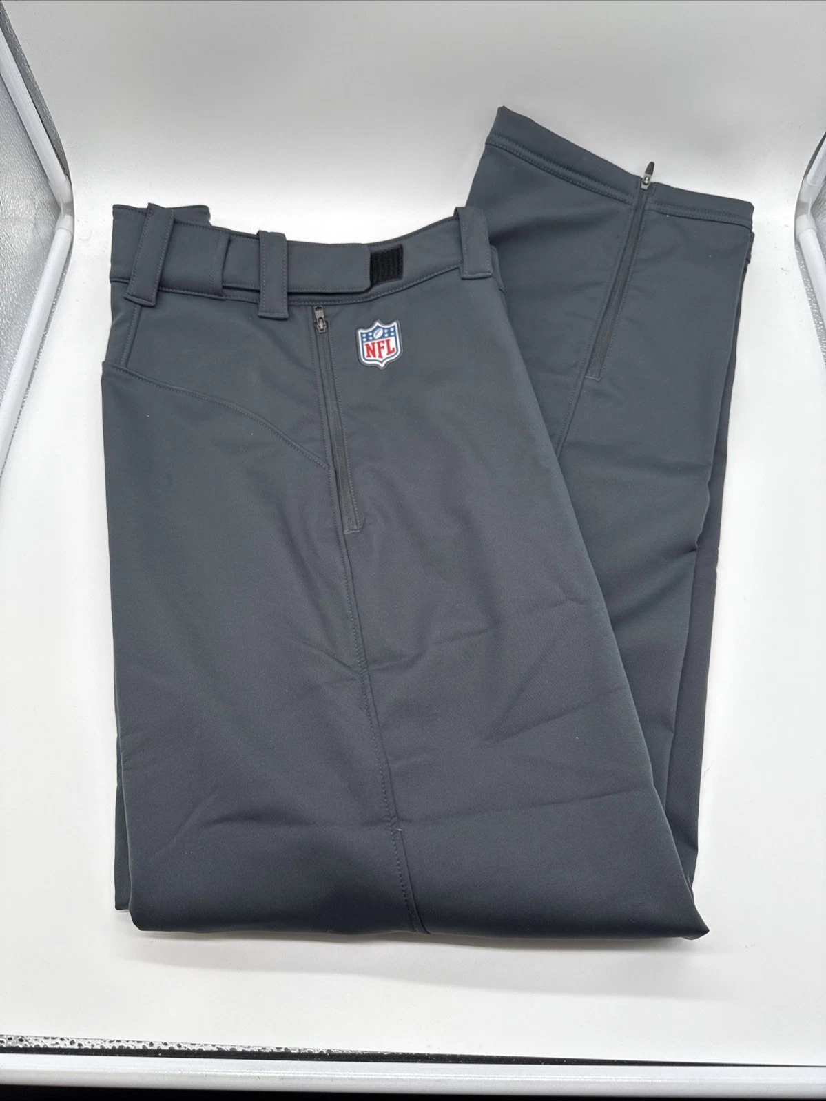 Mens Size L Nike NFL Shield Softshell Pants Grey HF0797-060
Opens in a new window or tab