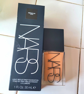 NARS Light Reflecting Foundation Medium 2.25 Lanai 1 fl oz / 30 mL