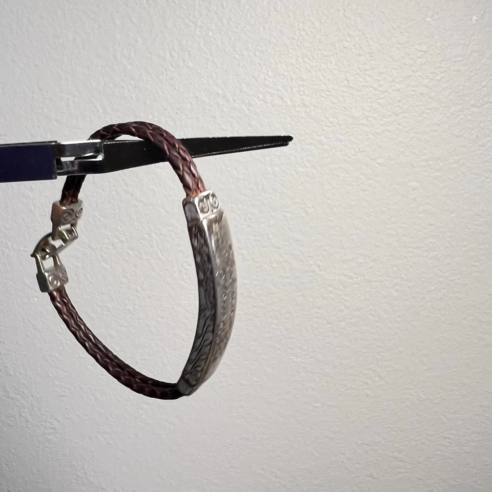 BRIGHTON "Acredite em Si Mesmo" Pulseira Escrita Gravada Tom Prata, Trança Marrom - Imagem 3 de 4