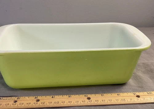 Vintage Pyrex 23 Lime Green 1.5 Qt Loaf Bread Pan Made 10” X 5” X 3”