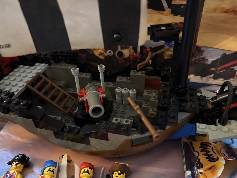 LEGO Renegade Runner 6268 Pirates Complete W/ All Original Promos - Image 3 of 4