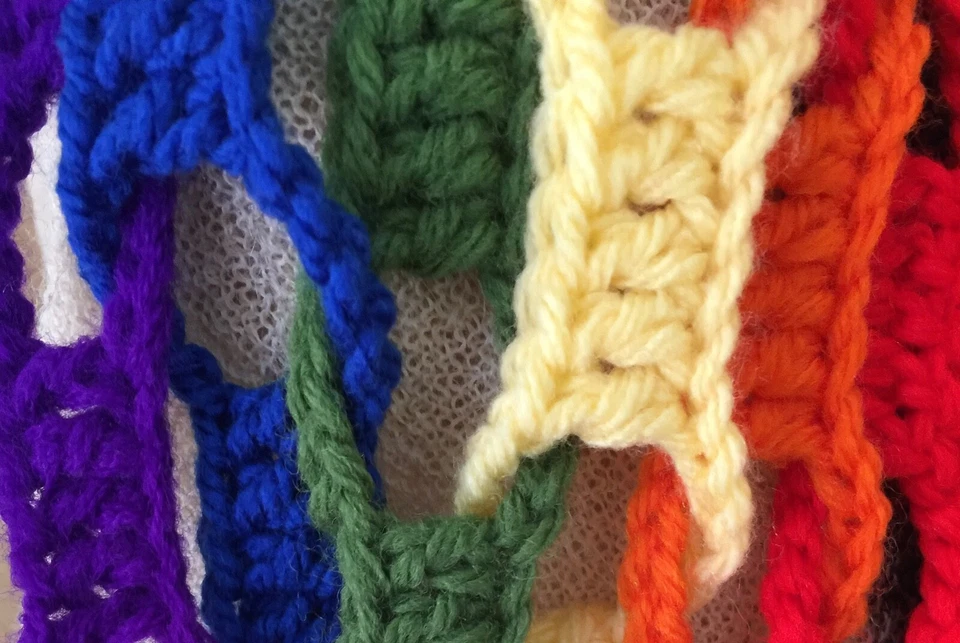 Bufanda arco iris orgullo gay bufanda larga LGBTQ acrílico suave nuevo hecho a mano Foto 3 de 4