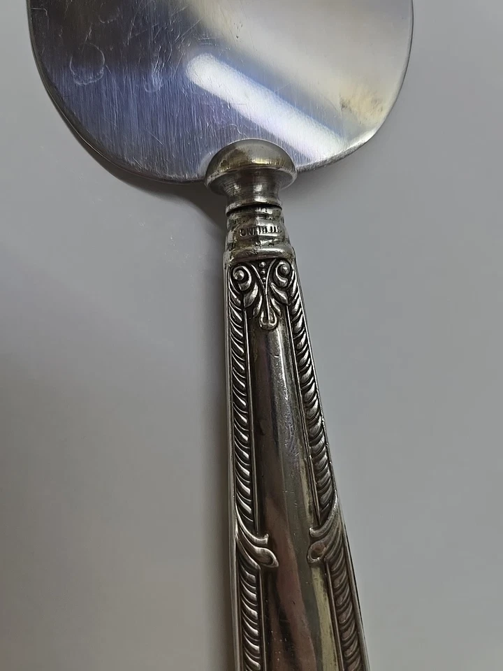 DE COLECCIÓN NATIONAL SILVER CO “MARIANNE” MANGO DE PLATA ESTERLINA 9,75” SERVIDOR DE PASTEL PERFORADO Foto 2 de 4