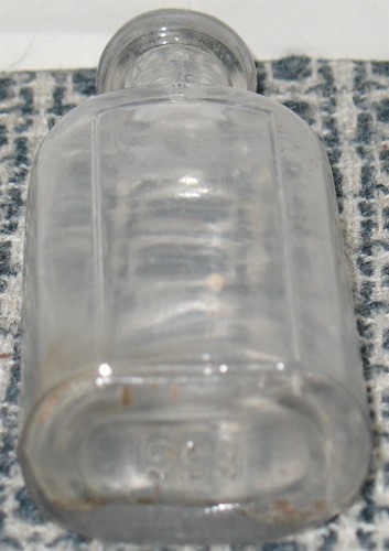 Botella de vidrio transparente rectangular vintage boticario utilería jarrón granero excavación vertedero encontrar - Imagen 6 de 6