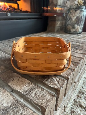 2001 Longaberger 7 inch square and 3.5 inches deep basket with handle