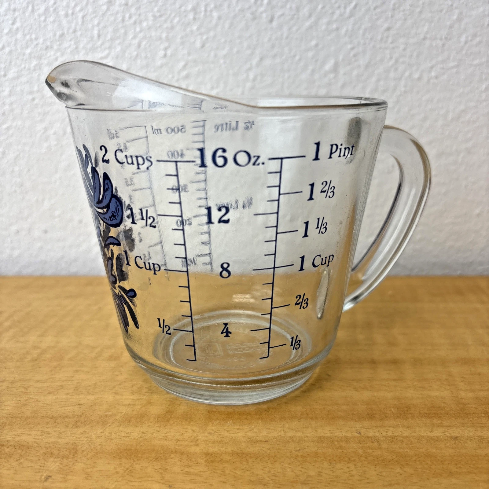 Pflatzgraff Yorktowne Glass Measuring Cup Anchor Hocking 16 oz collectible