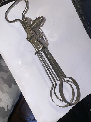 A&J Handheld Egg Beater Mixer Hand Crank USA 1923 Antique Cooking Baking Utensil