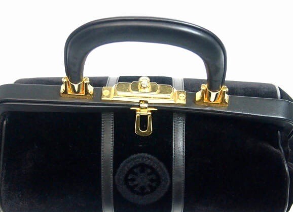 Authentic Roberta Di Camerino Bacongi Hand Bag | eBay Authentic Roberta Di Camerino Bacongi Hand Bag | eBay