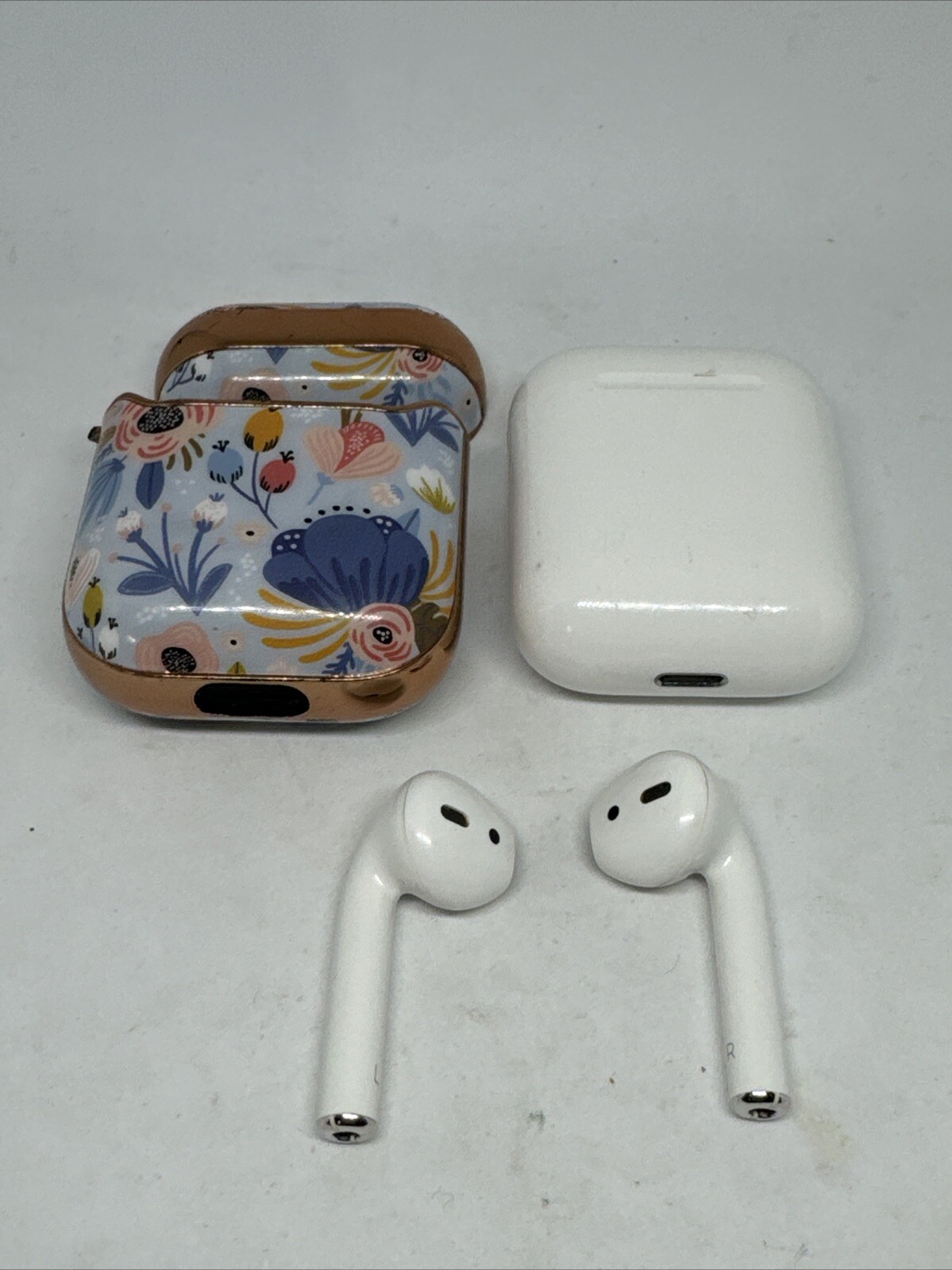 Apple AirPods 2nd Generation Charging Case