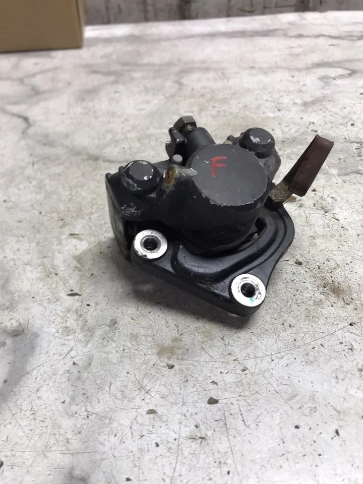 Pinça de freio dianteira 81 Honda CM400 CM 400 A Hondamatic - Imagem 2 de 4