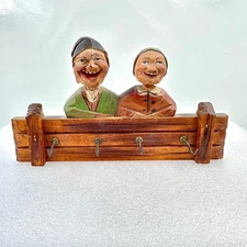 VTG Hand-Carved Wooden Key Rack – Folk Art Couple Wall Hooks, Black Forest Style