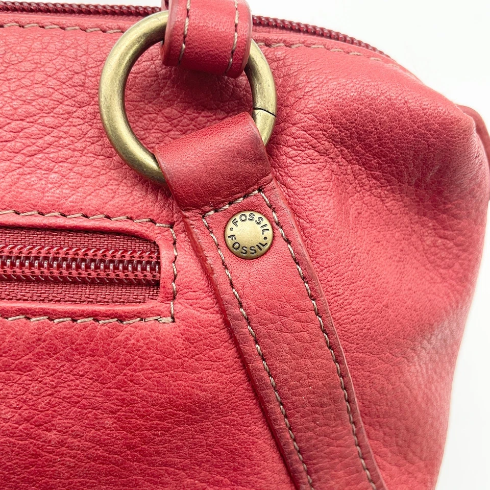 Bolso Fossil Mini Barril Rojo Cartera Cuero Guijarro Preppy Mínimo Y2K Boho Indie Foto 3 de 4