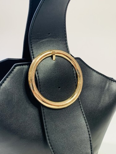 A New Day Bucket Bag schwarz mit goldener Schnalle - Bild 4 von 11