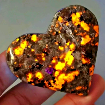 #ad Yooperlite Crystal Heart Tumbled Stone UV Reactive Sodalite Gemstone Home Decor $14.91