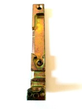 Maco 33900 Kippschließblech Rechts mit Steg auf der Rückseite Kippschließstück