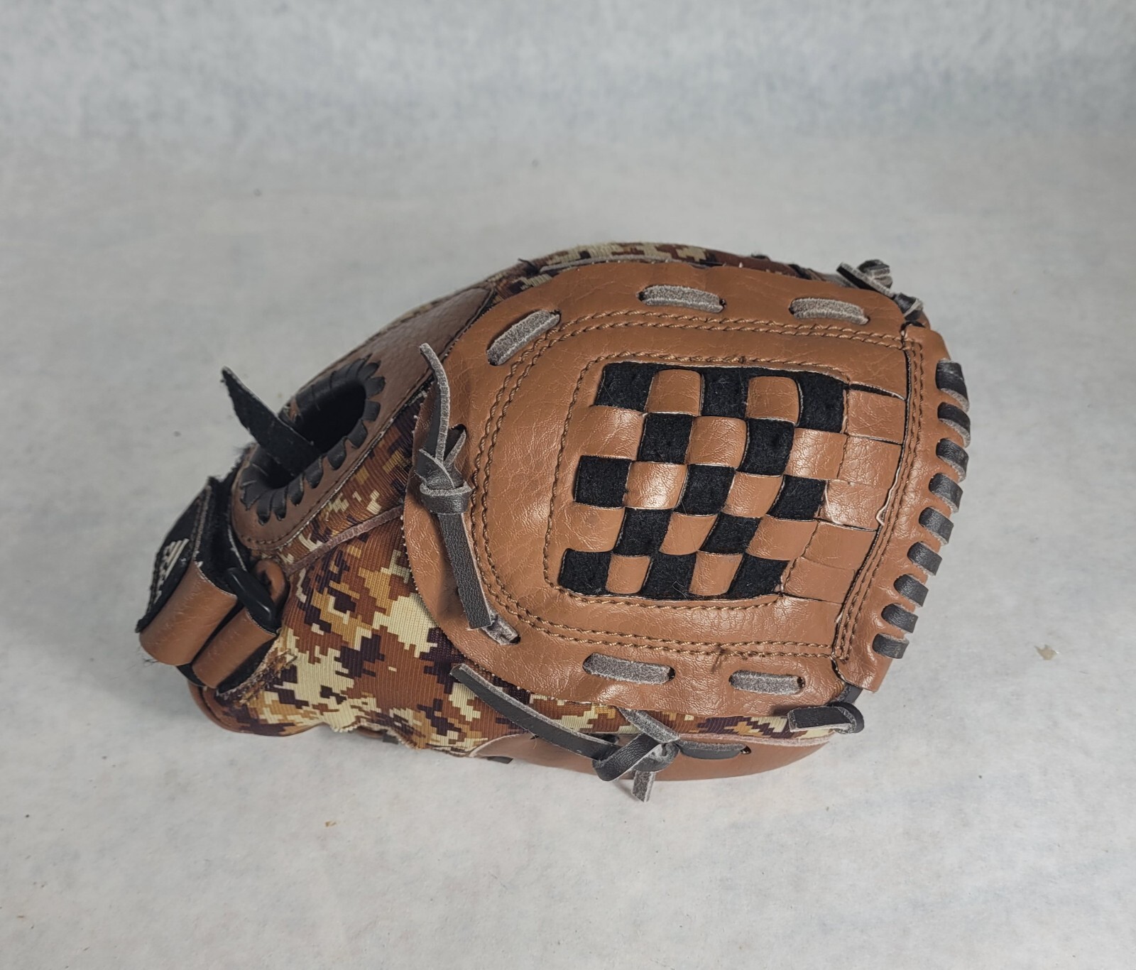 Adidas TS 1000 BDC Youth Brown Camo Baseball Glove 10 Inch (Right Hand
