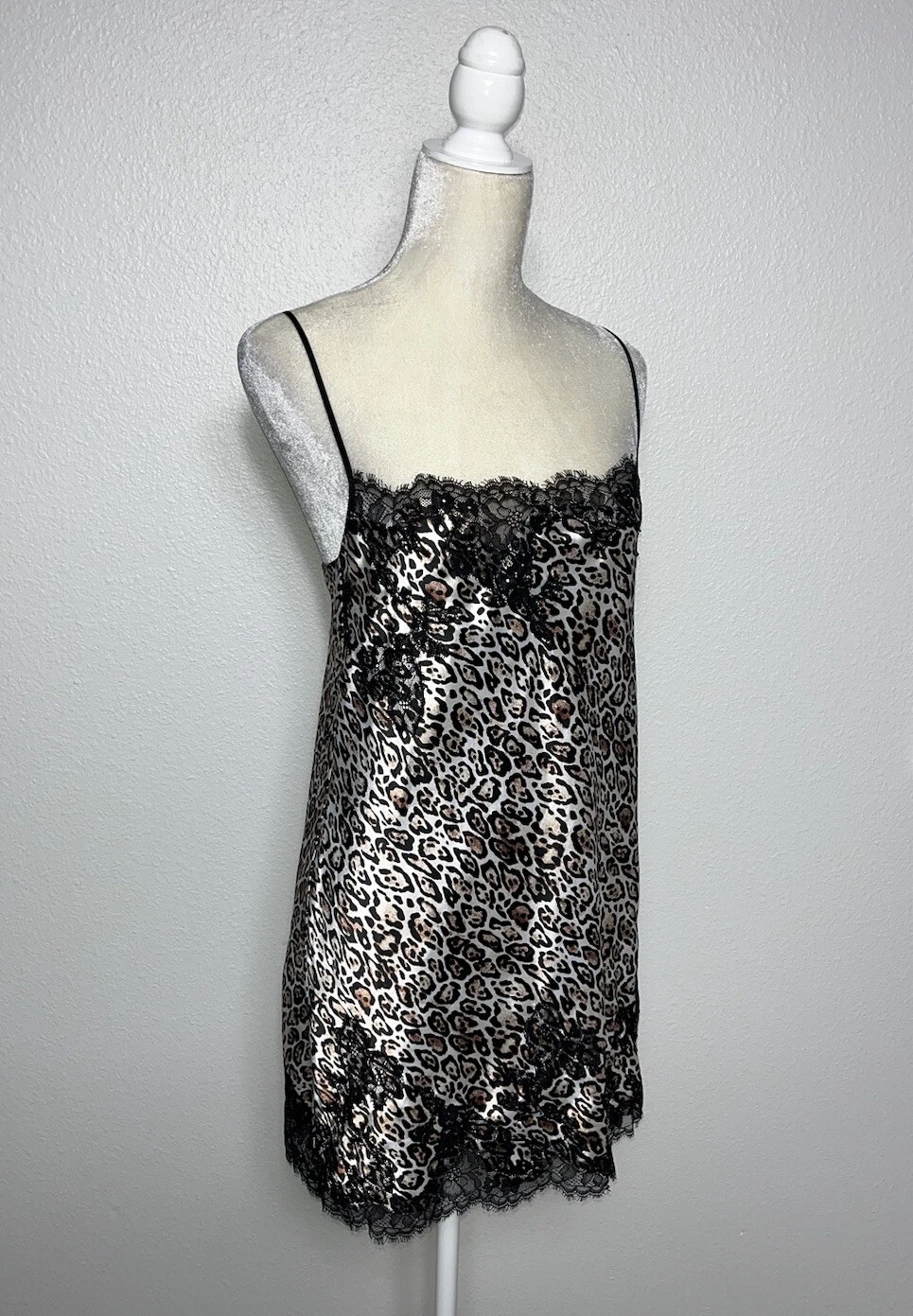 UNDERCOVER Victorias Secret mini abito leopardato animale raso pizzo cami slip nuovo M