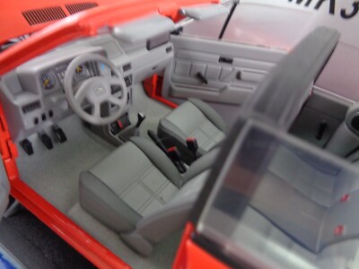Sunstar 1/18 – Ford Escort MK3 GL Cabriolet 1984 (Rouge) – Modèle Réduit Collection