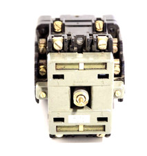 Siemens 3TC22 10-0AE CONTACTOR 60VDC used.