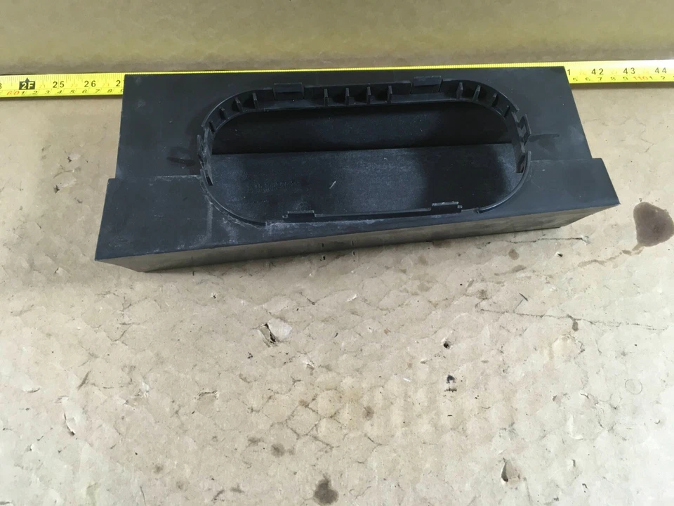 Volkswagen Beetle 2012-2018 ventilación de aire central trasera con conjunto de guía de aire OEM. Foto 3 de 4