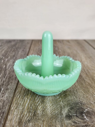Jadeite Green Milk Glass Glass Scalloped Edge Ring & Jewelry Holder Bowl - Picture 2 of 7