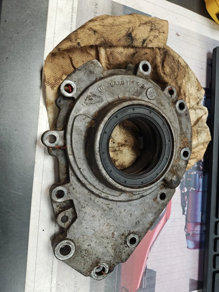 Engranajes y cubierta de bomba de aceite Saab 900 usados 751557 Foto 2 de 3