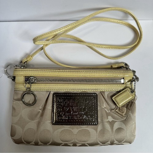 Coach Poppy EUC Yellow Leather and Khaki Jacquard Y2K Signature Mini Cossbody - 第 2/16 張圖片