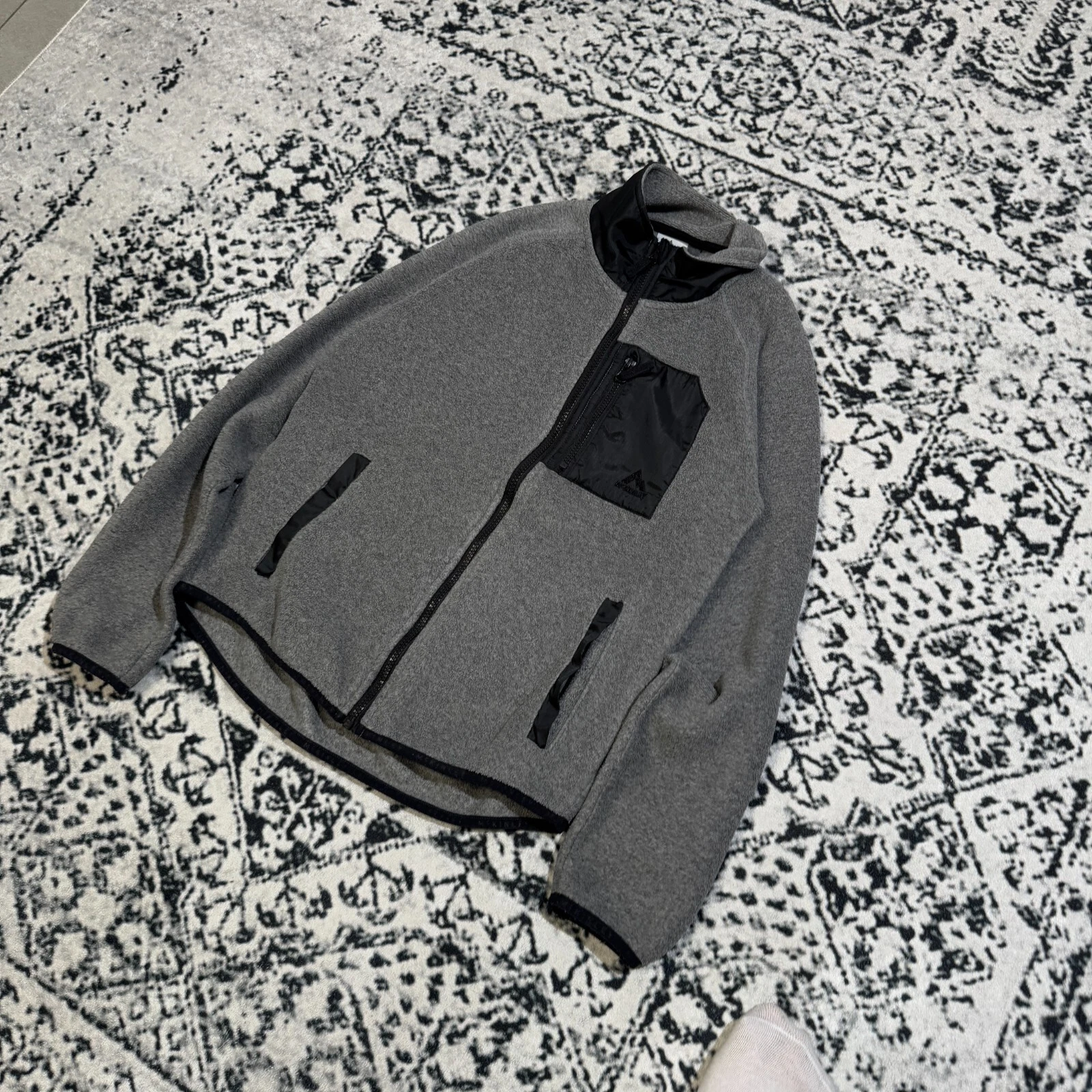 GUCCI Giacca pile Mc Kinley unisex grigio poliestere taglia XS vestibilità regolare Y2K lupo anni 90 A