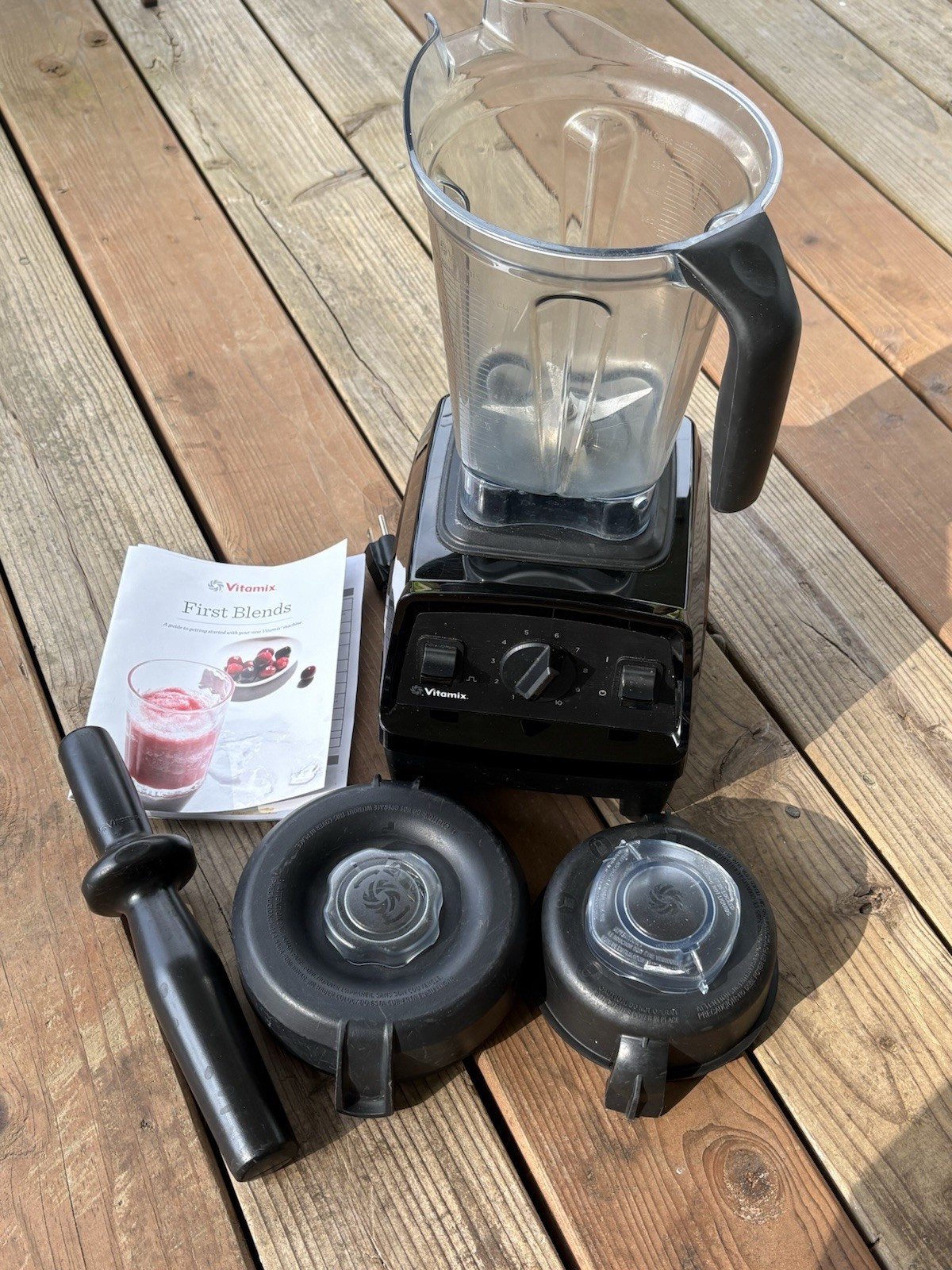 Vitamix Explorian Series VM0197 Variable-Speed Countertop Bl
