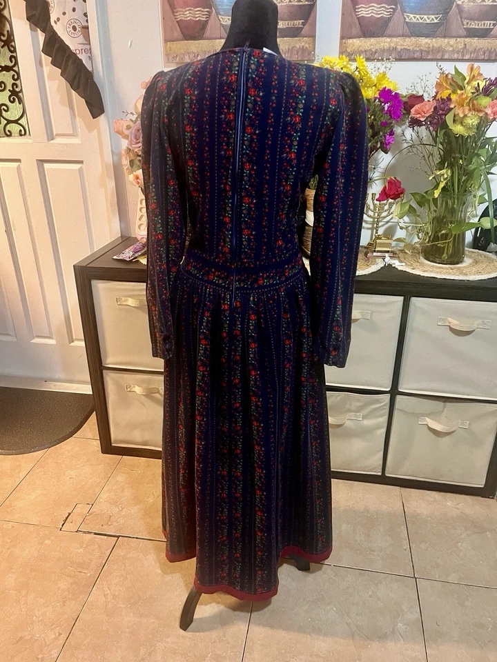 Vestido Floral Azul Laura Ashley, Buen Estado. Foto 3 de 4