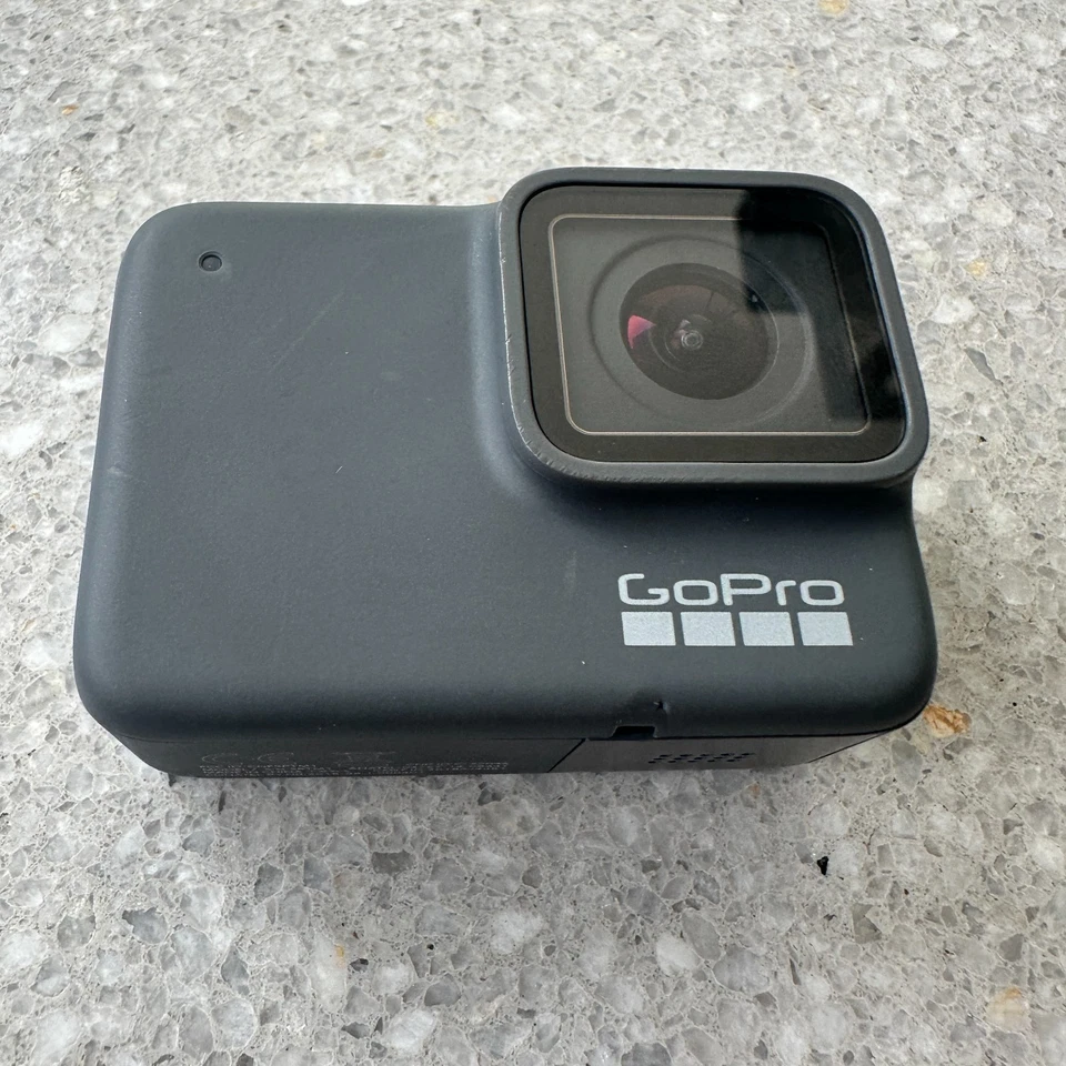 GoPro HERO7 4k Action Camera - Black with Gopro Handler Floating grip mount - Image 4 of 4