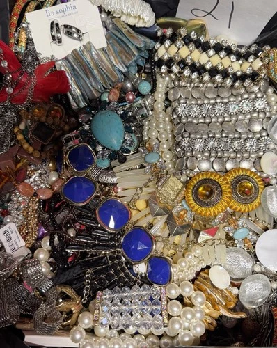 Huge 20 Pound Vintage to Now Costume Jewelry Good Use Wear Sell Craft Lot# GB21