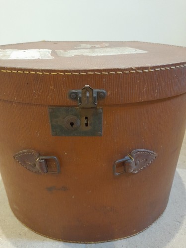 Large Leather Vintage Hat Box - Picture 2 of 20