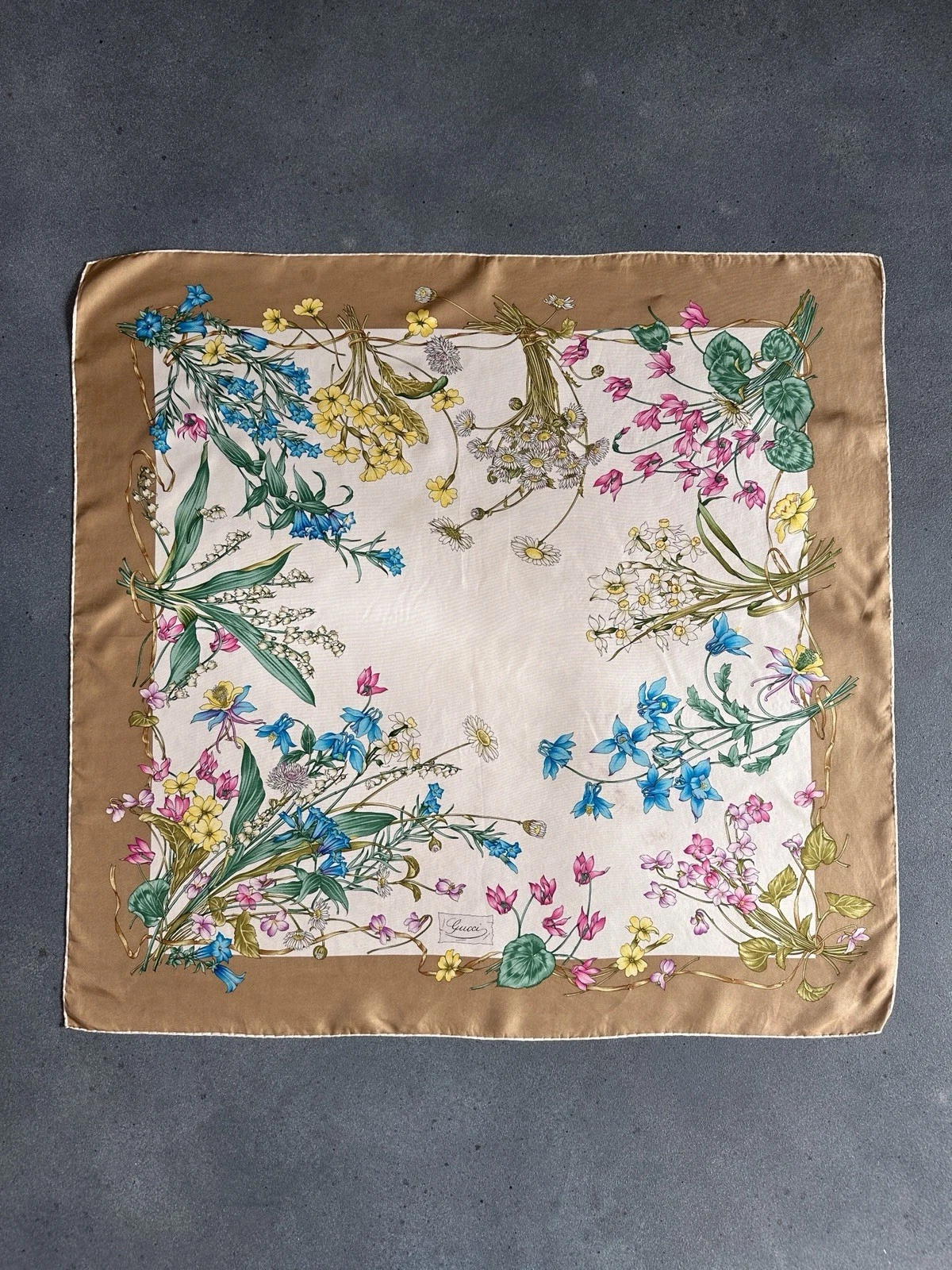 Foulard vintage GUCCI marron clair imprimé floral année 2000