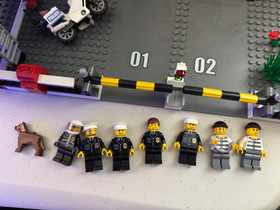 LEGO CITY  7744 Police Headquarters 100% Complete w/Minifigures & Manuals