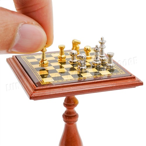 Juego de ajedrez de metal en miniatura - muebles de mesa magnética 1:12 para casa de muñecas juego - Imagen 5 de 13