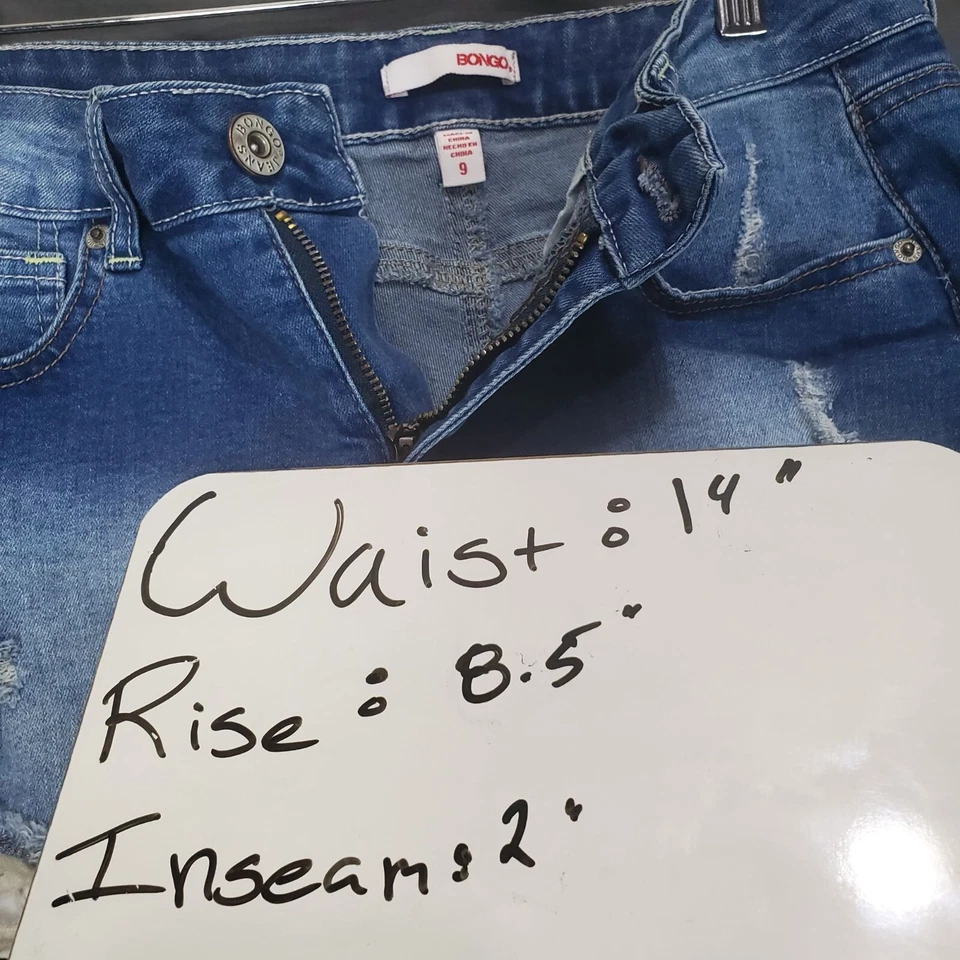 Pantalones cortos de mezclilla para mujer Bongo talla Jr. 9 lavado medio dobladillo crudo encaje desgastado Y2K Foto 4 de 4