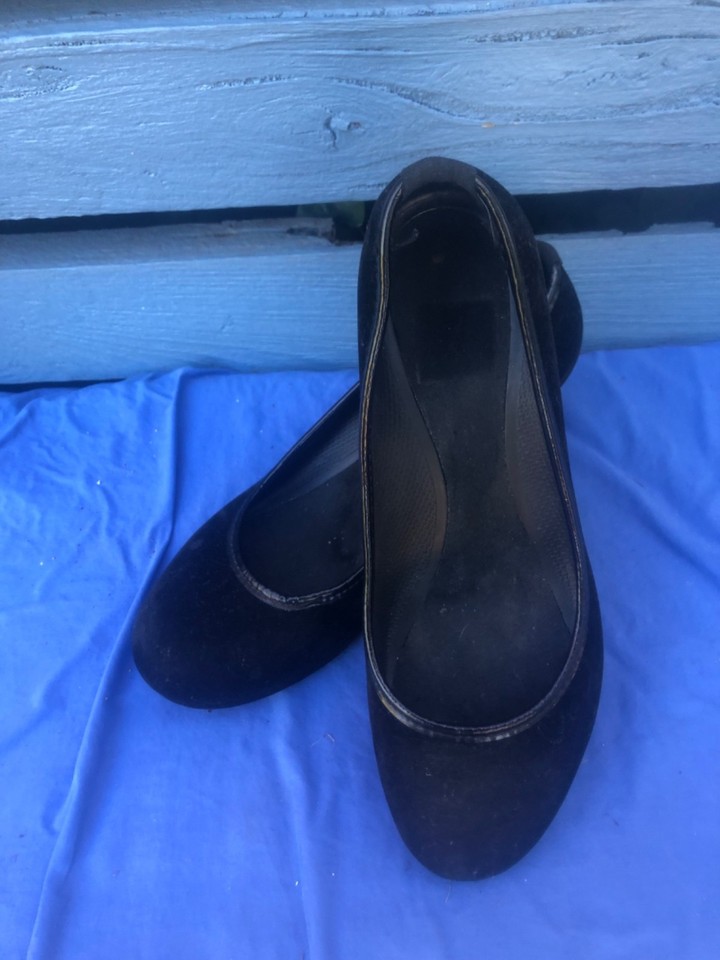 CROCS BLACK FAUX SUEDE WEDGE HEELED SLIP ON SHOES -SZ 10 VGC