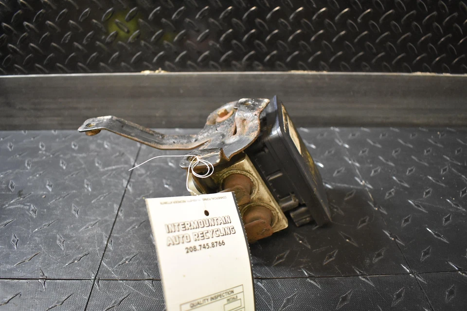 Chevy Silverado 2500HD 2016 conjunto de piezas de freno ABS 6,6 L TD en 4x4 Foto 4 de 4