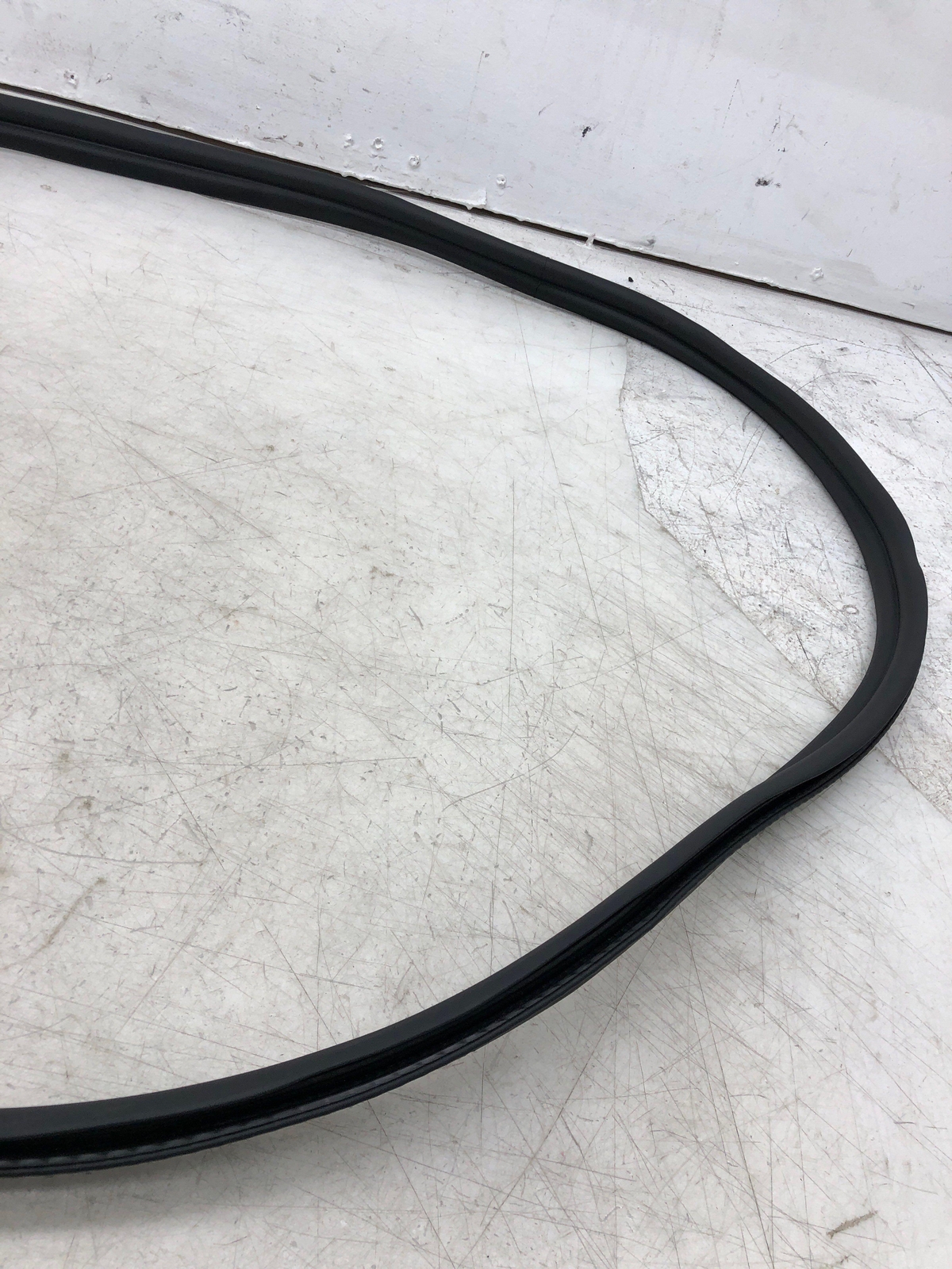 2020-2023 ASTON MARTIN VANTAGE ROADSTER REAR TRUNK BODY WEATHER STRIP SEALING
