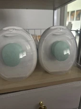 Willow Wearable Breast Pump with Container Bundle